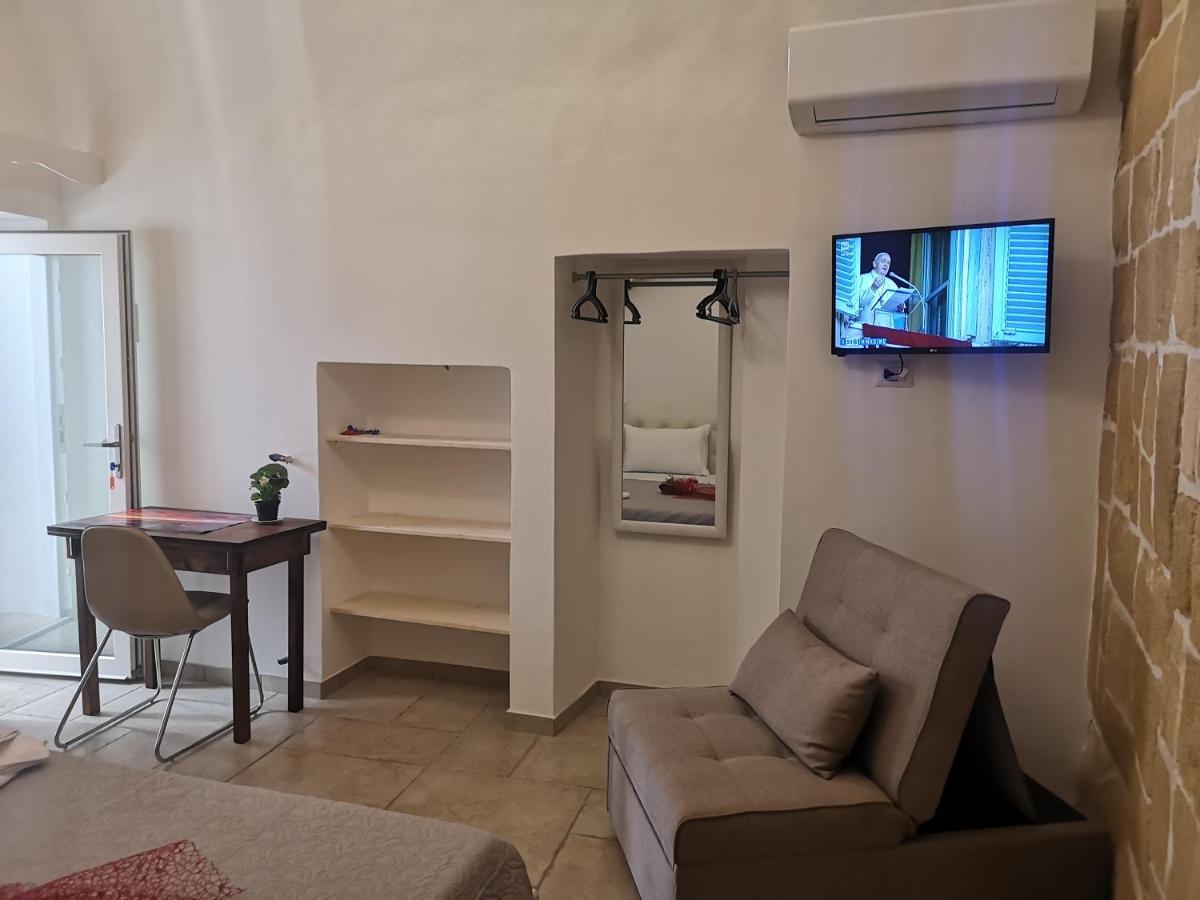 B & B San Giovanni 9 กัลลีโปลี ภายนอก รูปภาพ