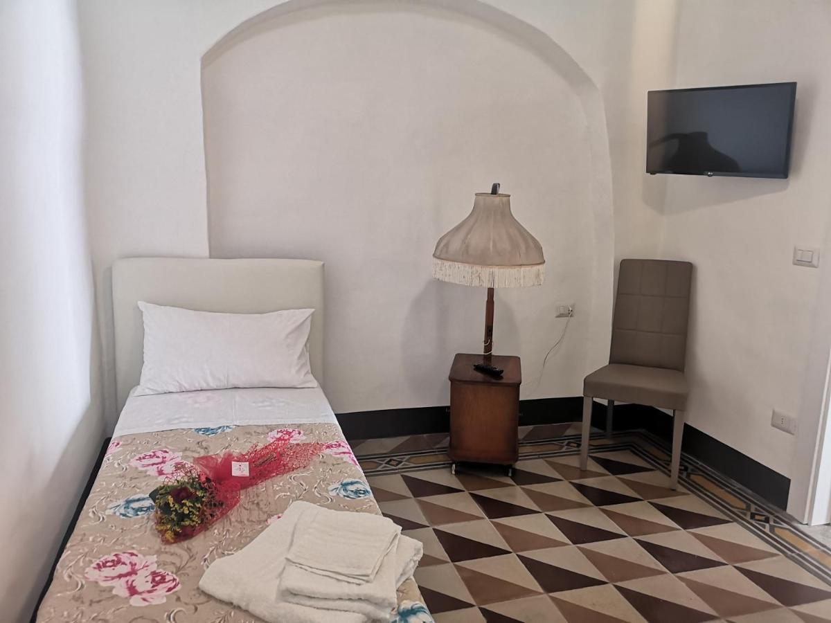 B & B San Giovanni 9 กัลลีโปลี ภายนอก รูปภาพ