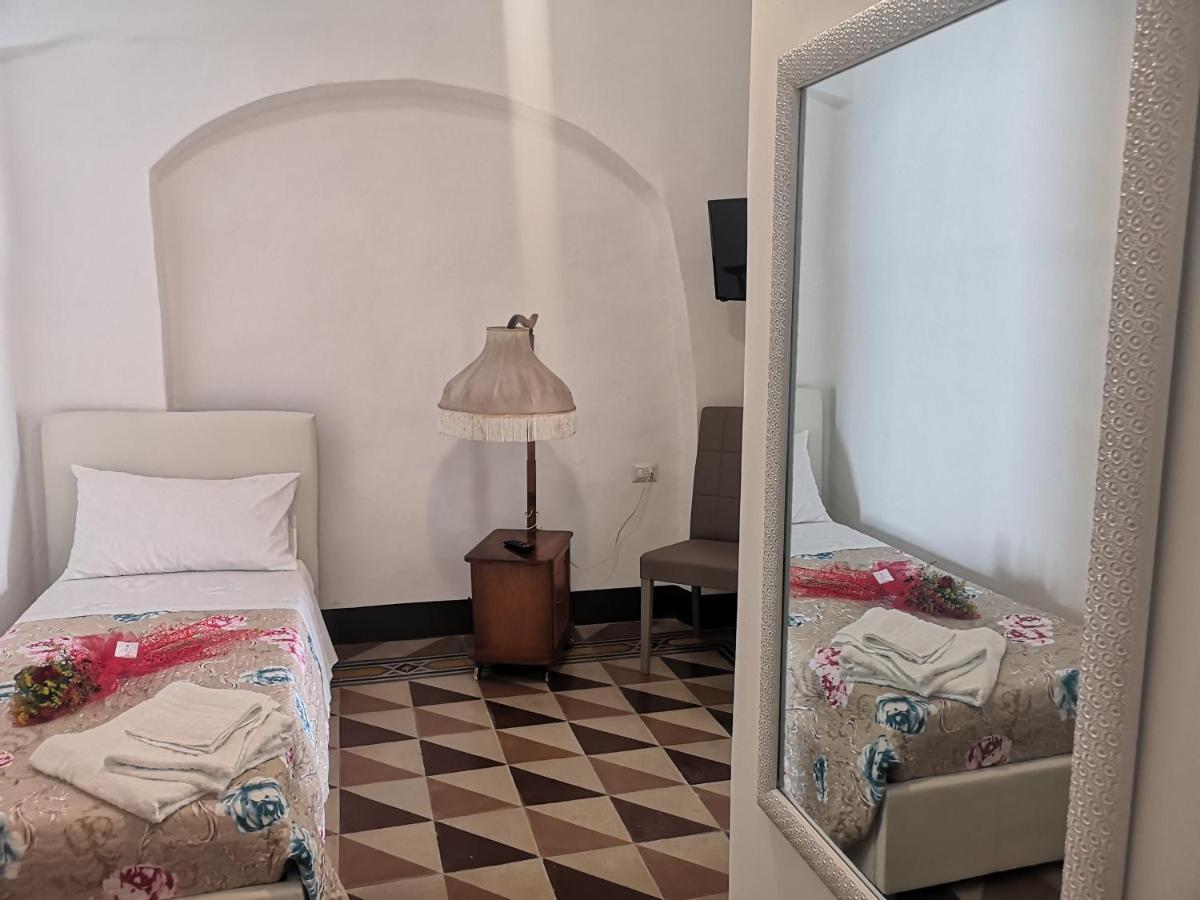 B & B San Giovanni 9 กัลลีโปลี ภายนอก รูปภาพ