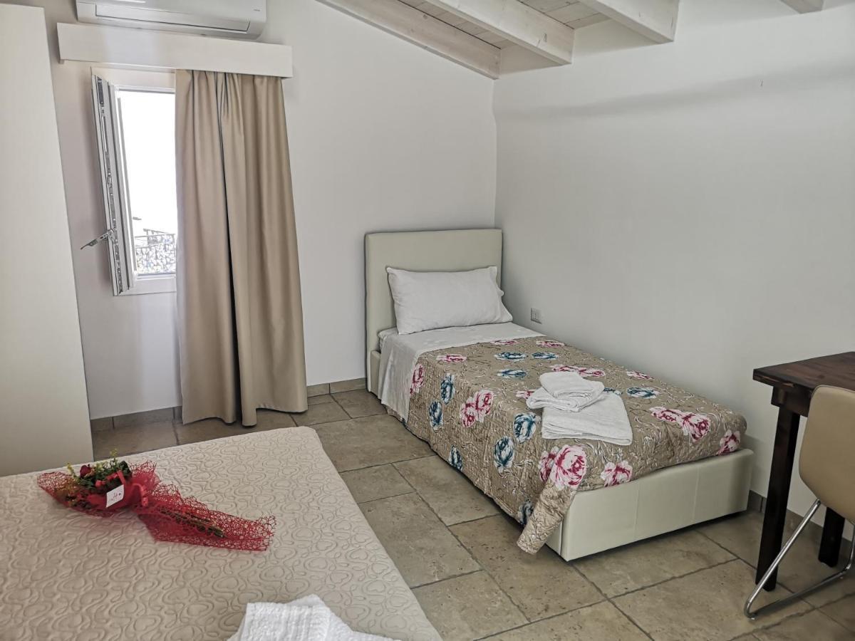 B & B San Giovanni 9 กัลลีโปลี ภายนอก รูปภาพ