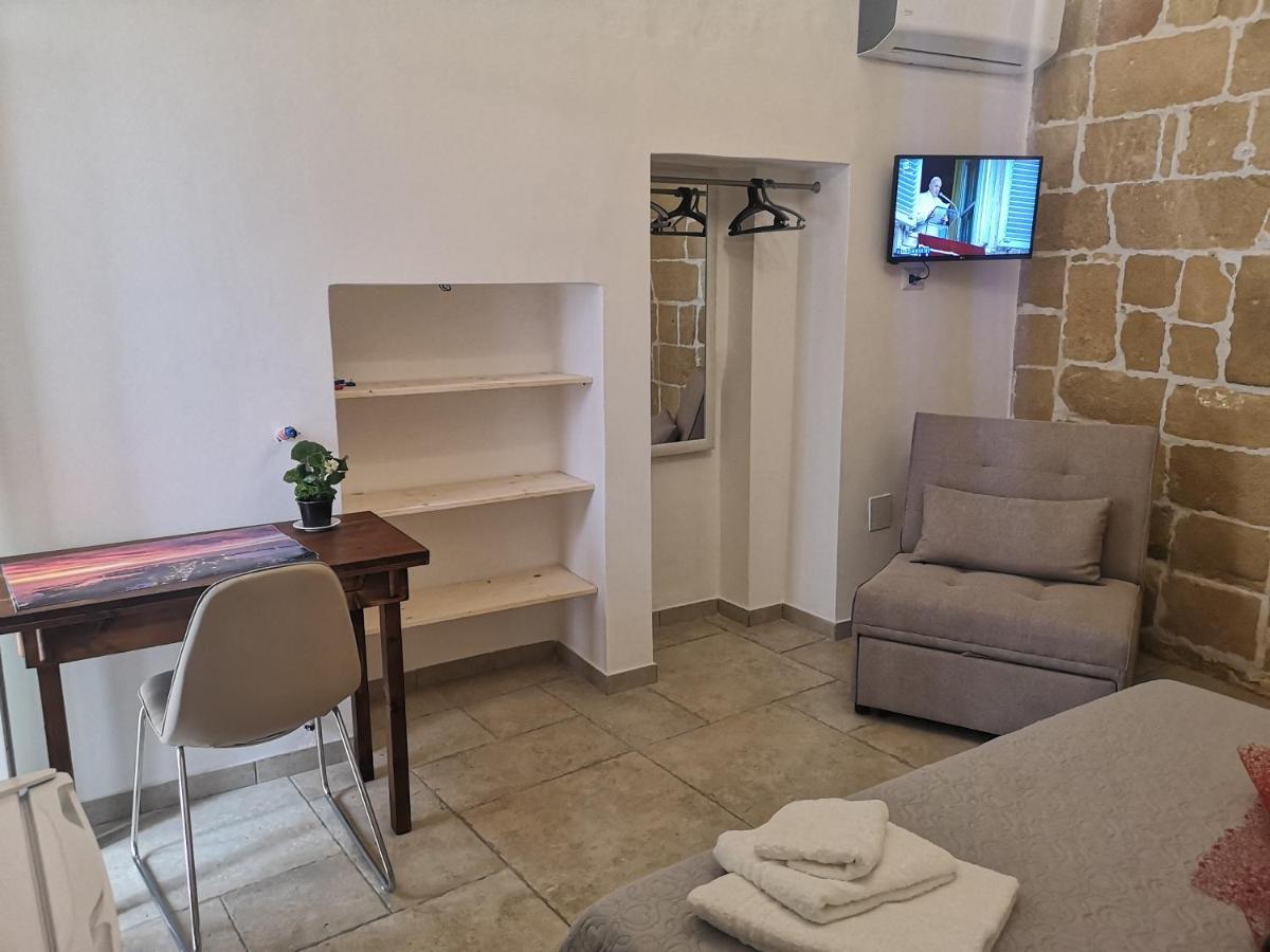 B & B San Giovanni 9 กัลลีโปลี ภายนอก รูปภาพ